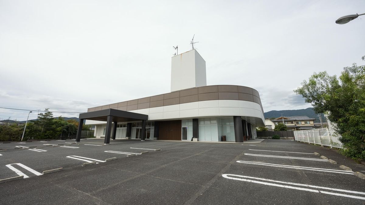 メモリードホール小城の外観