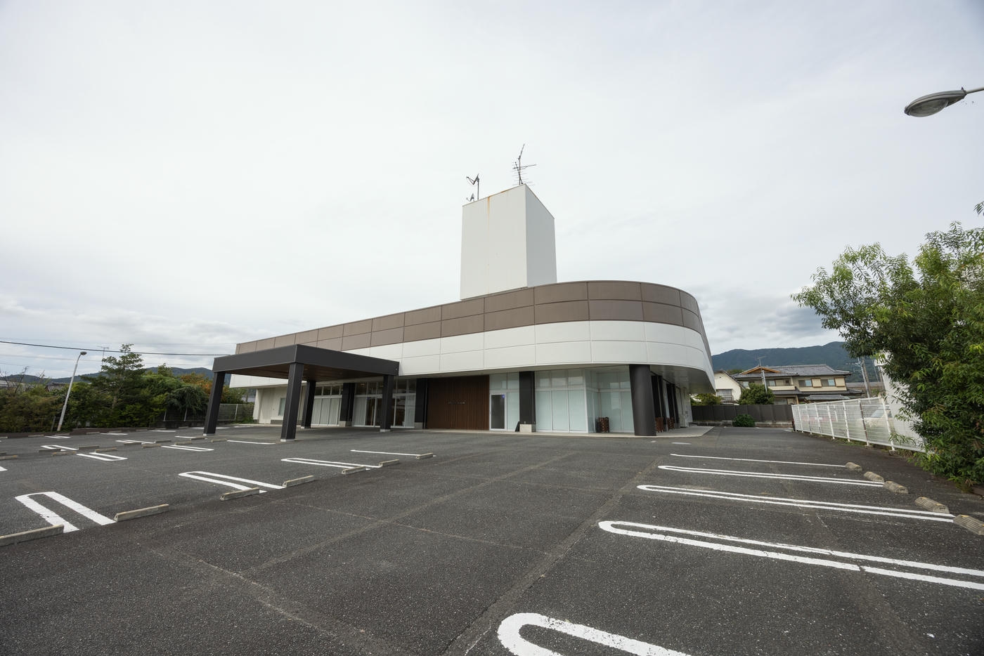 小城市の葬儀場 メモリードホール小城の外観